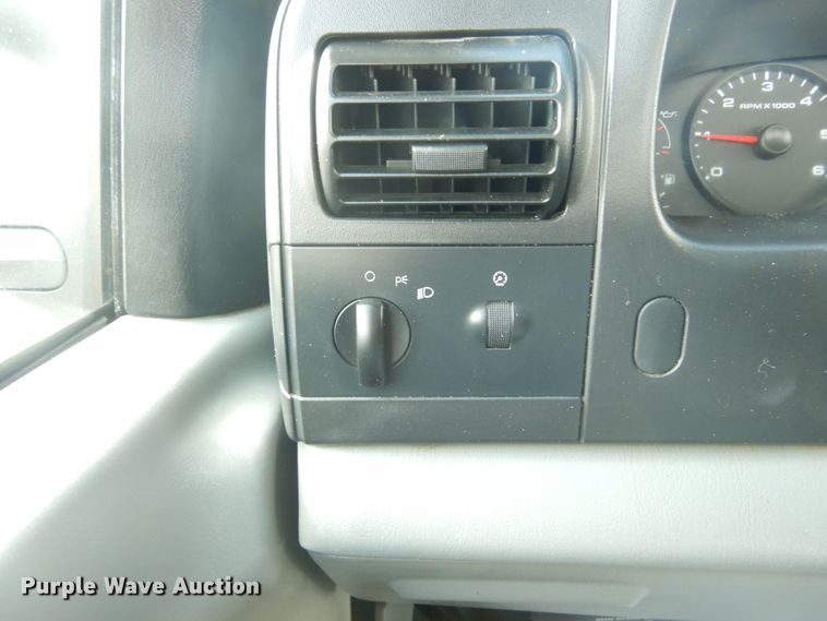 image for item IT9034 2005 Ford F250 Super Duty XL  SuperCab pickup truck