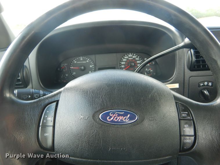 image for item IT9034 2005 Ford F250 Super Duty XL  SuperCab pickup truck