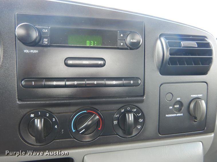 image for item IT9034 2005 Ford F250 Super Duty XL  SuperCab pickup truck