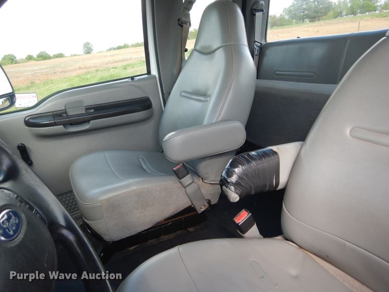 image for item IT9034 2005 Ford F250 Super Duty XL  SuperCab pickup truck