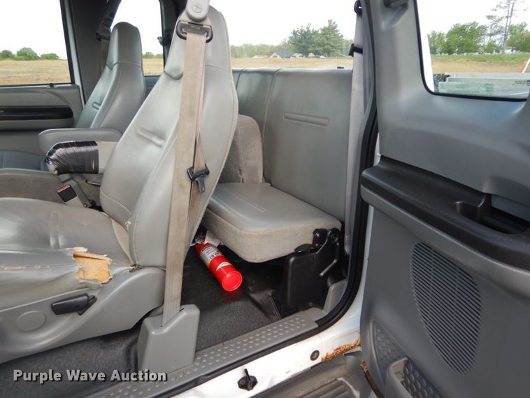 image for item IT9034 2005 Ford F250 Super Duty XL  SuperCab pickup truck