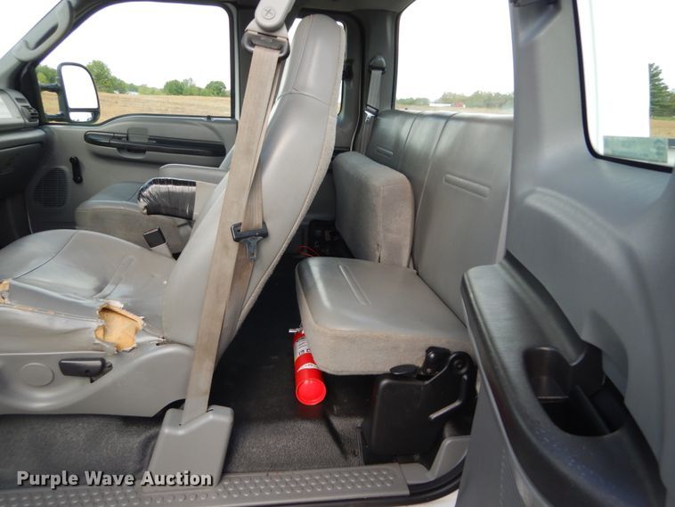 image for item IT9034 2005 Ford F250 Super Duty XL  SuperCab pickup truck