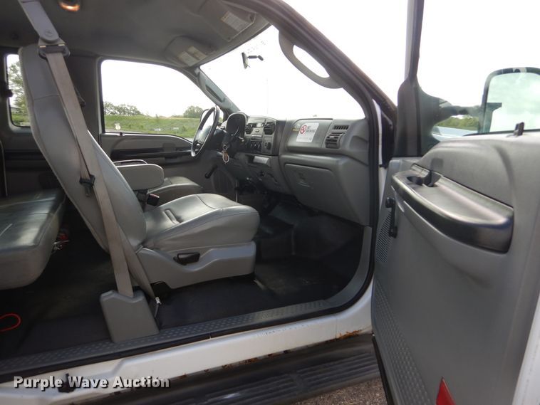 image for item IT9034 2005 Ford F250 Super Duty XL  SuperCab pickup truck