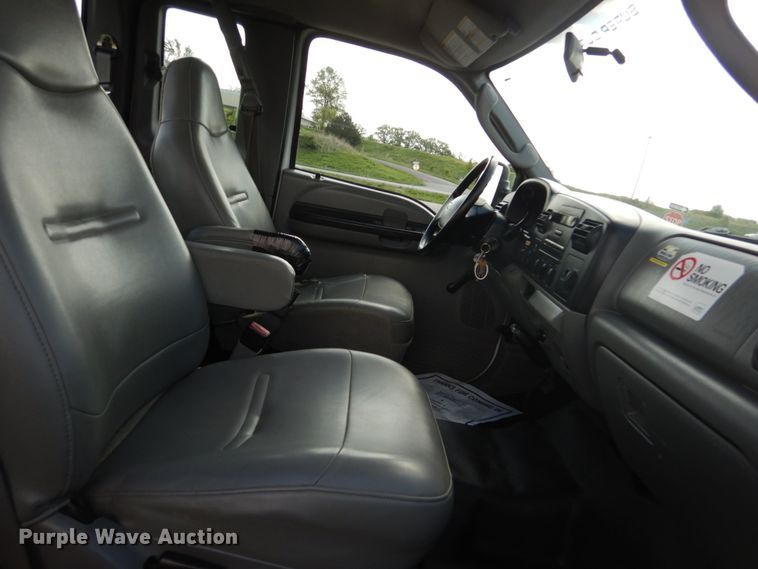 image for item IT9034 2005 Ford F250 Super Duty XL  SuperCab pickup truck