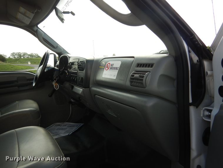 image for item IT9034 2005 Ford F250 Super Duty XL  SuperCab pickup truck