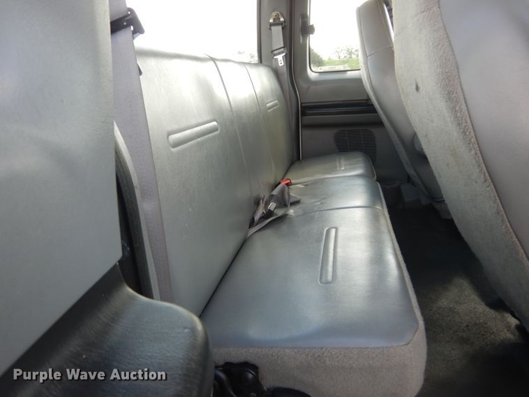 image for item IT9034 2005 Ford F250 Super Duty XL  SuperCab pickup truck