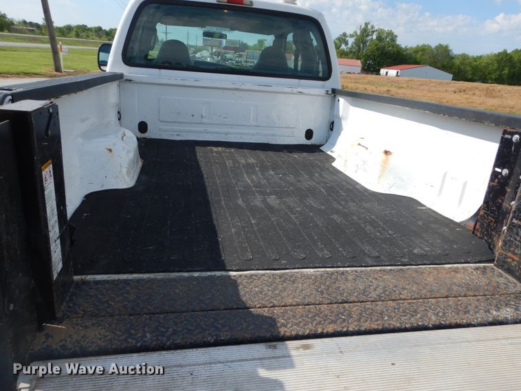 image for item IT9034 2005 Ford F250 Super Duty XL  SuperCab pickup truck