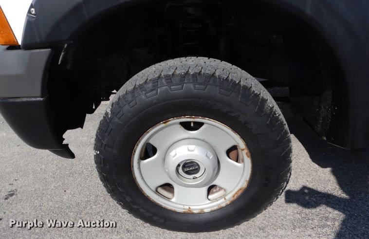 image for item IT9034 2005 Ford F250 Super Duty XL  SuperCab pickup truck