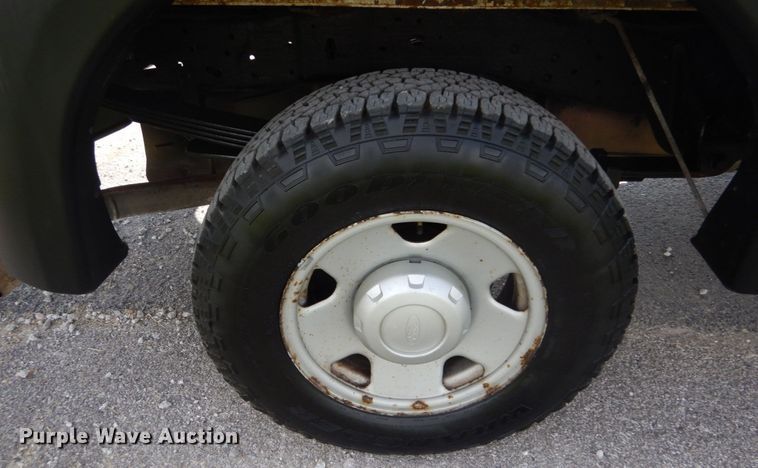 image for item IT9034 2005 Ford F250 Super Duty XL  SuperCab pickup truck