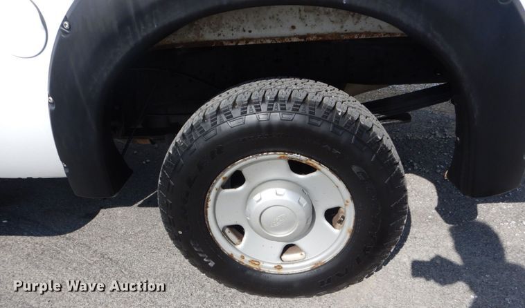 image for item IT9034 2005 Ford F250 Super Duty XL  SuperCab pickup truck