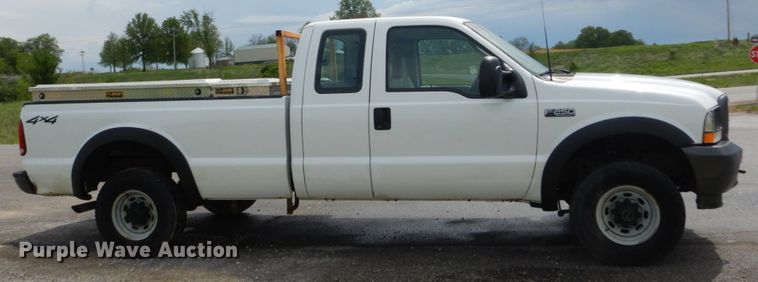 image for item IT9035 2003 Ford F250 Super Duty XL  SuperCab pickup truck
