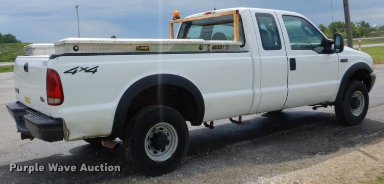 image for item IT9035 2003 Ford F250 Super Duty XL  SuperCab pickup truck