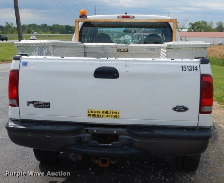 image for item IT9035 2003 Ford F250 Super Duty XL  SuperCab pickup truck