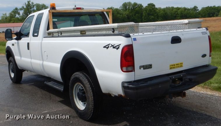 image for item IT9035 2003 Ford F250 Super Duty XL  SuperCab pickup truck