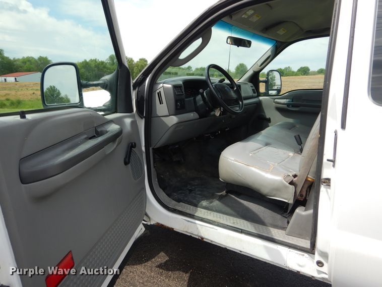 image for item IT9035 2003 Ford F250 Super Duty XL  SuperCab pickup truck