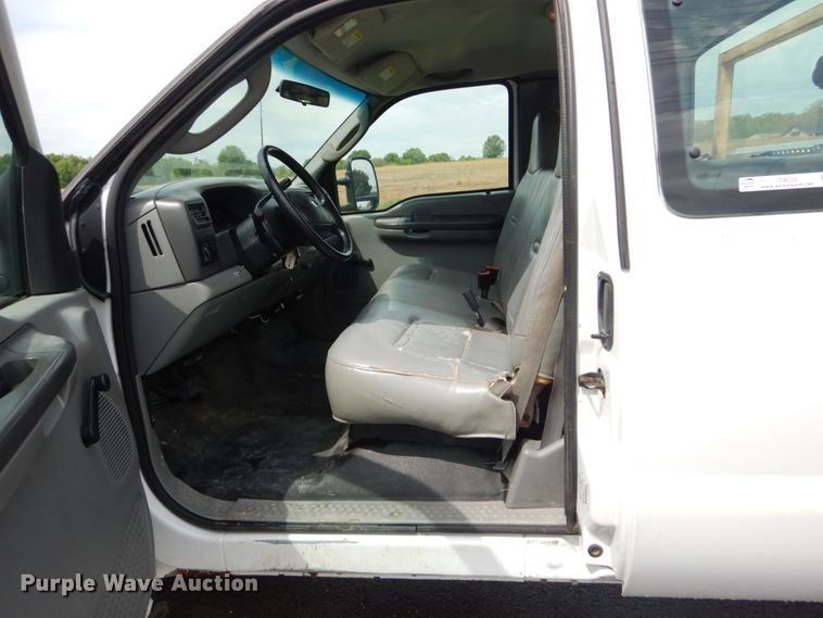 image for item IT9035 2003 Ford F250 Super Duty XL  SuperCab pickup truck