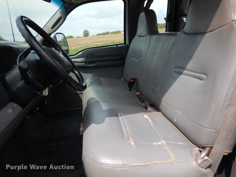 image for item IT9035 2003 Ford F250 Super Duty XL  SuperCab pickup truck