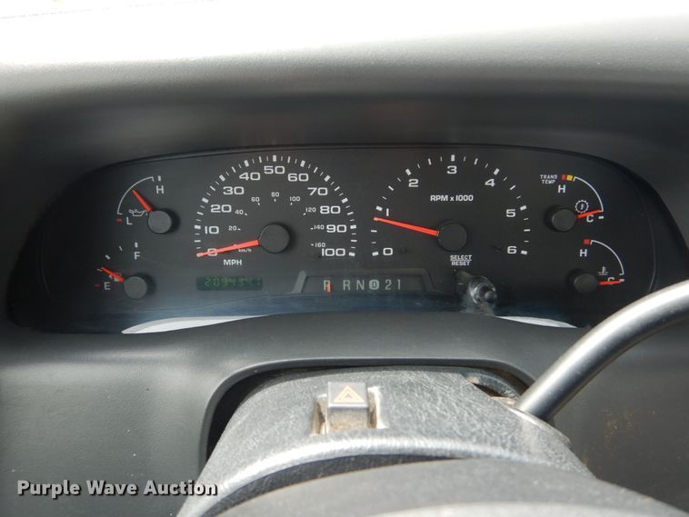 image for item IT9035 2003 Ford F250 Super Duty XL  SuperCab pickup truck