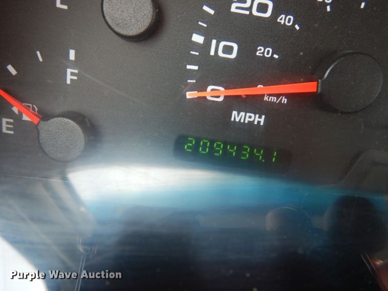 image for item IT9035 2003 Ford F250 Super Duty XL  SuperCab pickup truck