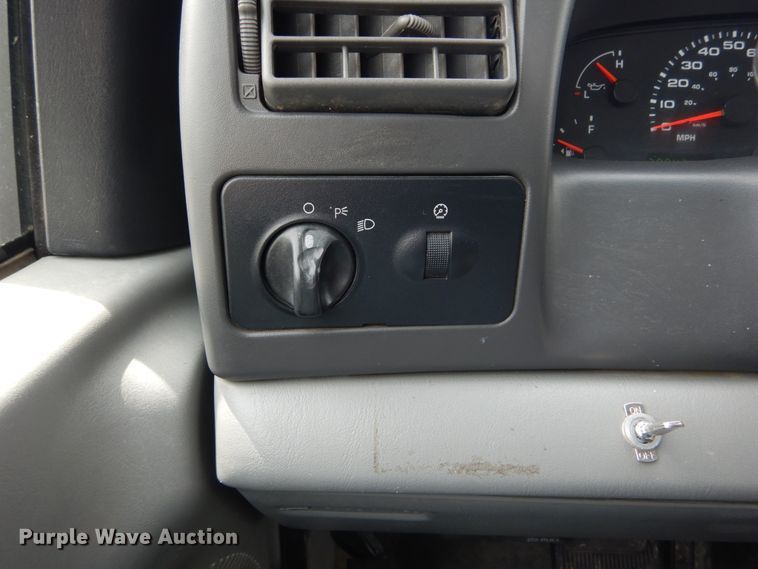 image for item IT9035 2003 Ford F250 Super Duty XL  SuperCab pickup truck