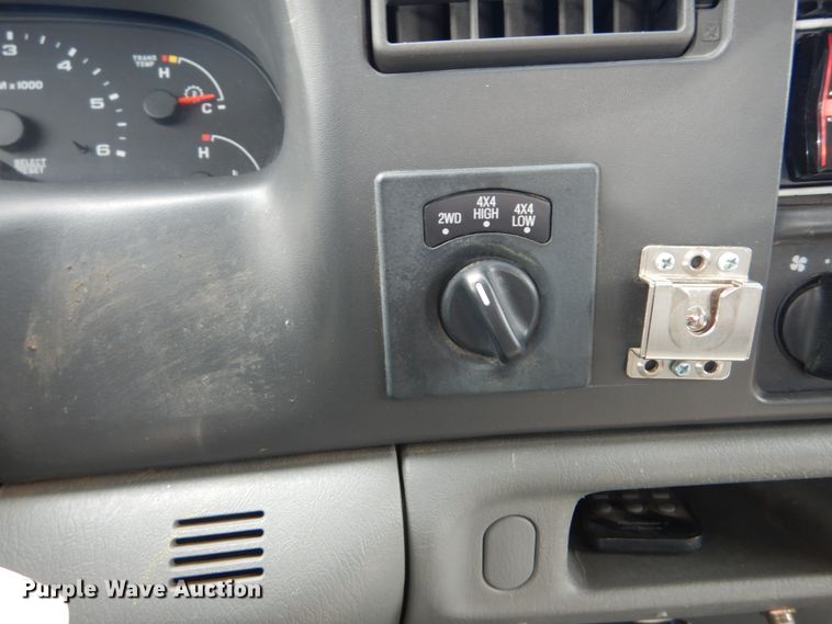 image for item IT9035 2003 Ford F250 Super Duty XL  SuperCab pickup truck