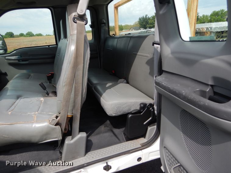 image for item IT9035 2003 Ford F250 Super Duty XL  SuperCab pickup truck