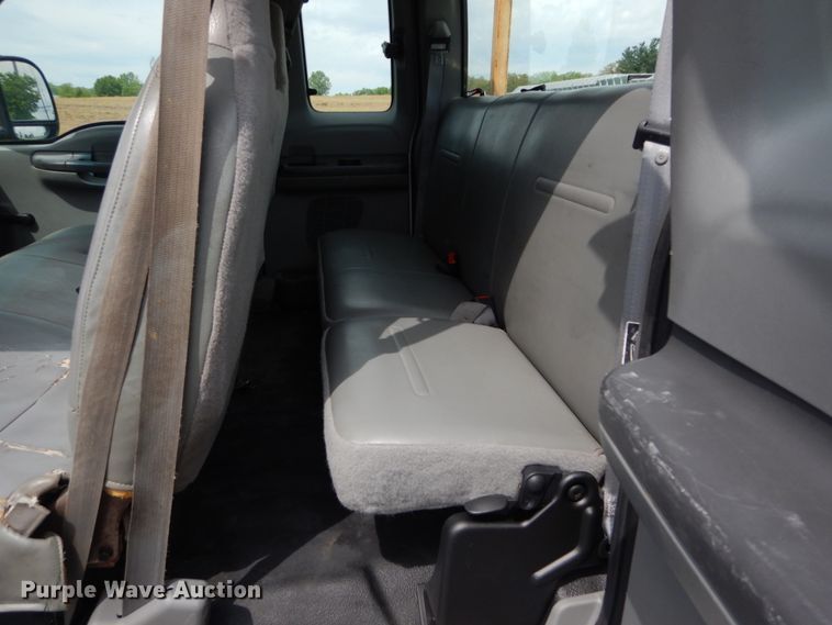 image for item IT9035 2003 Ford F250 Super Duty XL  SuperCab pickup truck