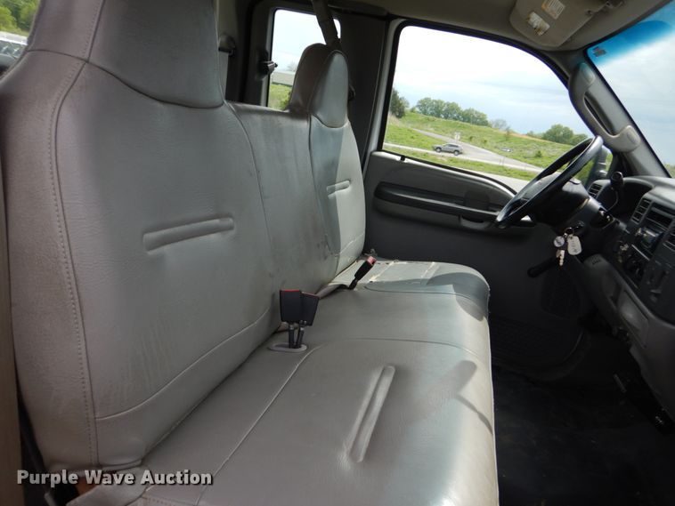 image for item IT9035 2003 Ford F250 Super Duty XL  SuperCab pickup truck