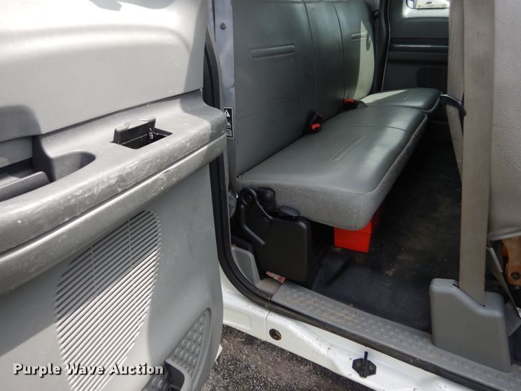 image for item IT9035 2003 Ford F250 Super Duty XL  SuperCab pickup truck