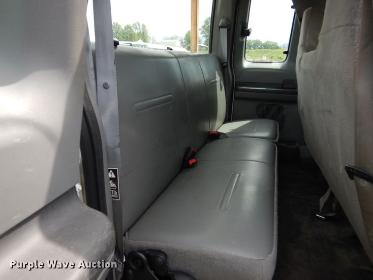 image for item IT9035 2003 Ford F250 Super Duty XL  SuperCab pickup truck