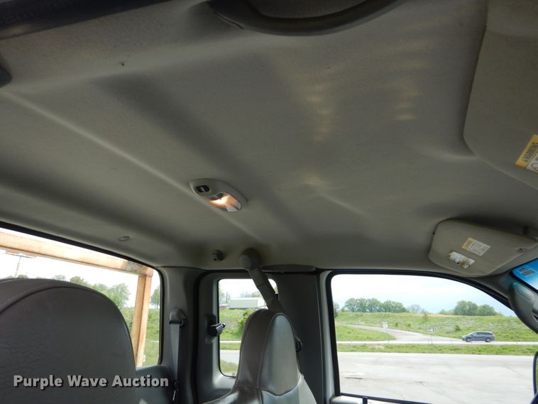 image for item IT9035 2003 Ford F250 Super Duty XL  SuperCab pickup truck