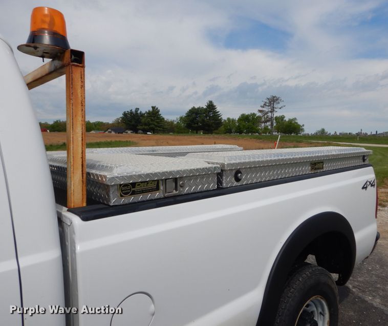 image for item IT9035 2003 Ford F250 Super Duty XL  SuperCab pickup truck