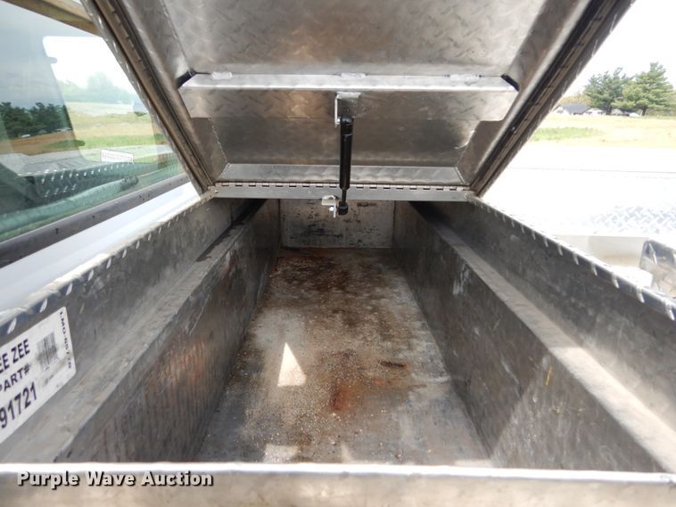 image for item IT9035 2003 Ford F250 Super Duty XL  SuperCab pickup truck