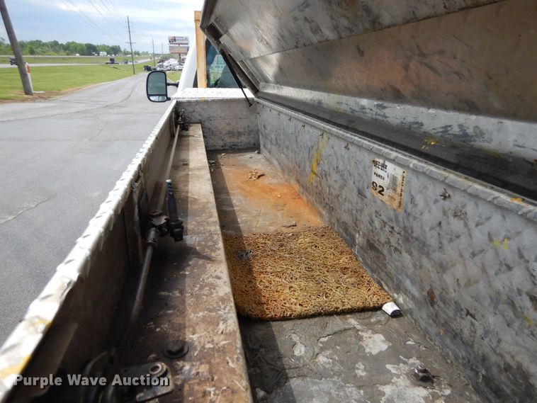 image for item IT9035 2003 Ford F250 Super Duty XL  SuperCab pickup truck