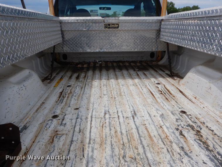 image for item IT9035 2003 Ford F250 Super Duty XL  SuperCab pickup truck