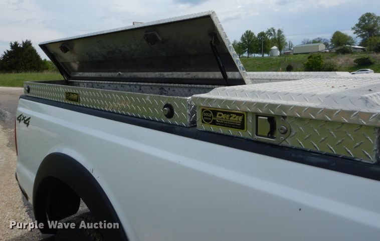 image for item IT9035 2003 Ford F250 Super Duty XL  SuperCab pickup truck