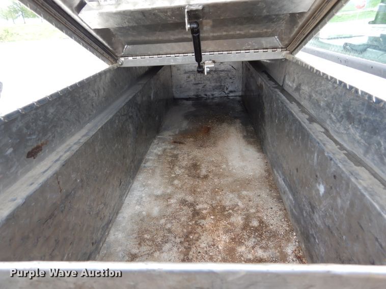 image for item IT9035 2003 Ford F250 Super Duty XL  SuperCab pickup truck