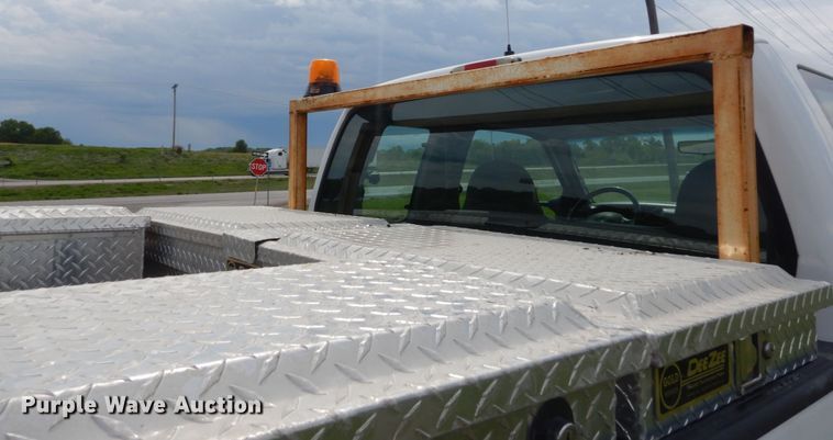 image for item IT9035 2003 Ford F250 Super Duty XL  SuperCab pickup truck