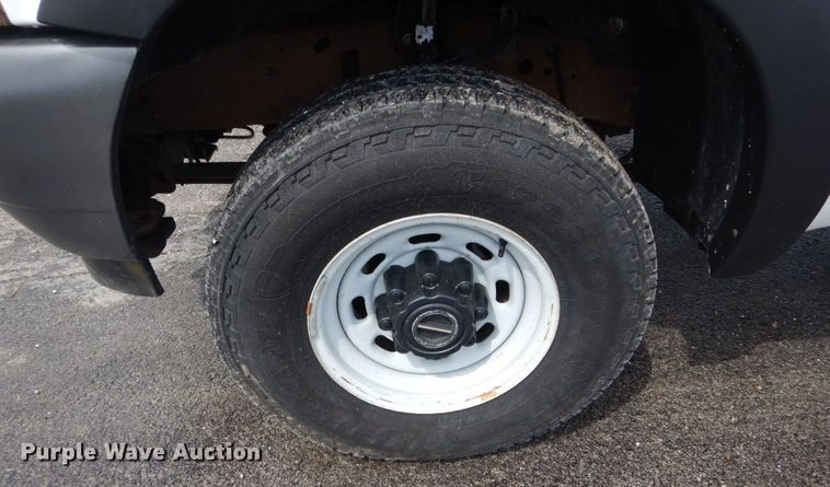 image for item IT9035 2003 Ford F250 Super Duty XL  SuperCab pickup truck