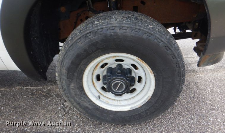 image for item IT9035 2003 Ford F250 Super Duty XL  SuperCab pickup truck