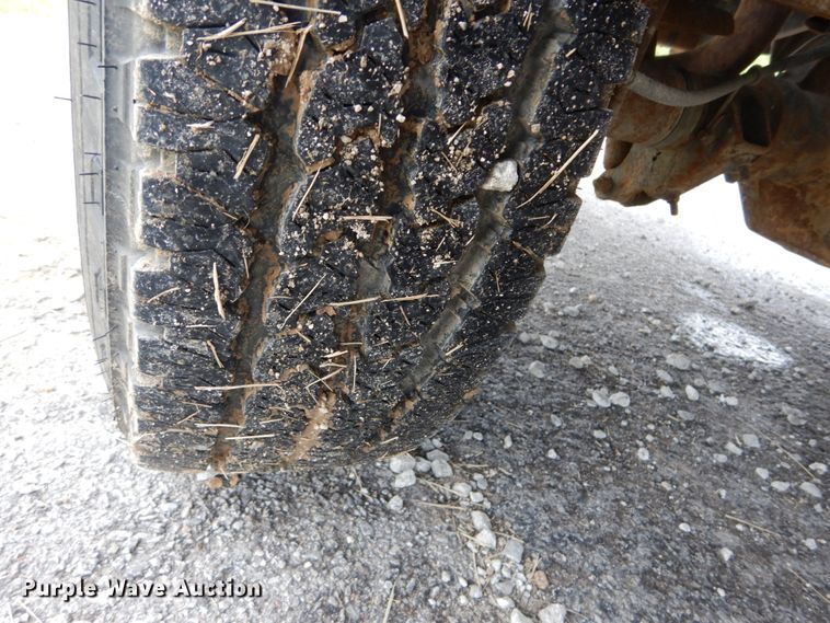 image for item IT9035 2003 Ford F250 Super Duty XL  SuperCab pickup truck