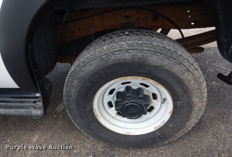 image for item IT9035 2003 Ford F250 Super Duty XL  SuperCab pickup truck