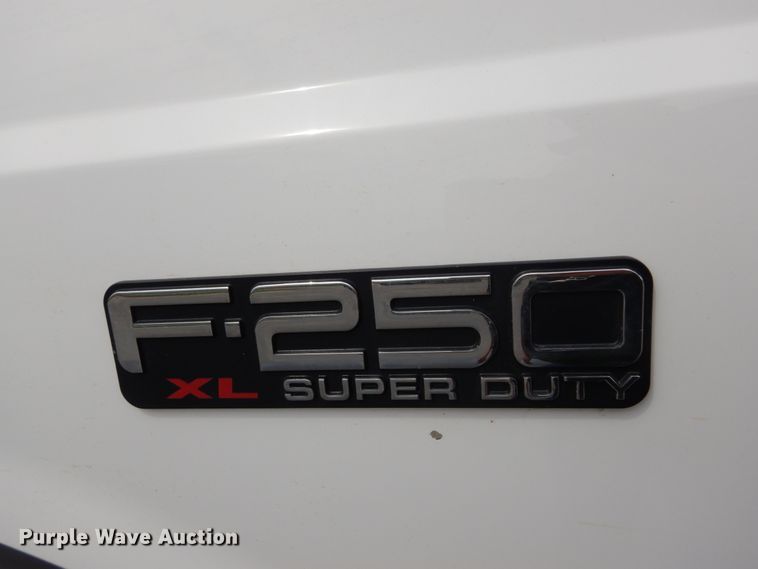 image for item IT9035 2003 Ford F250 Super Duty XL  SuperCab pickup truck