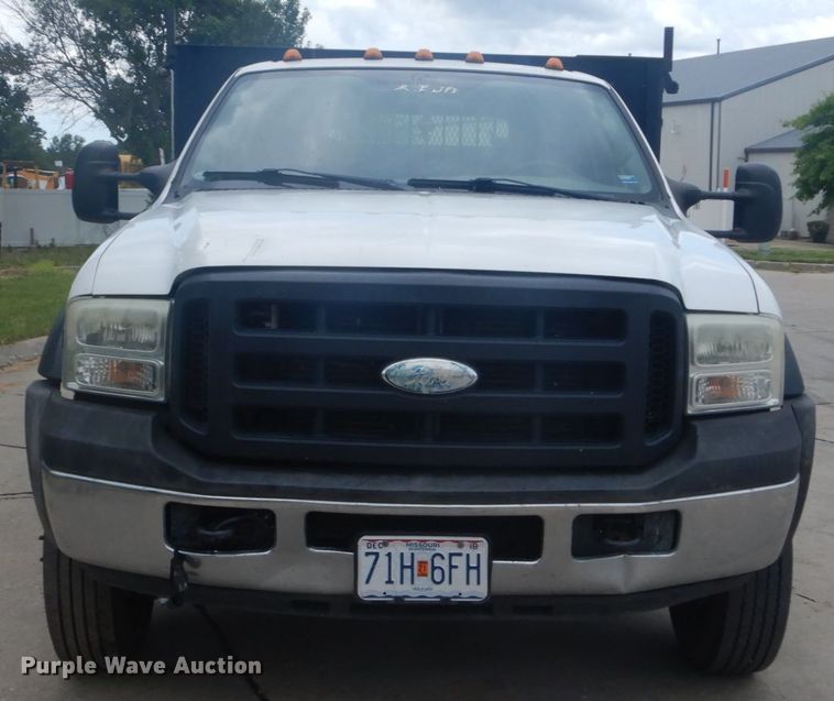 image for item IT9193 2006 Ford F450 Super Duty XL  flatbed truck
