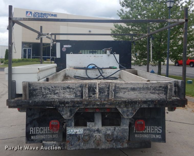 image for item IT9193 2006 Ford F450 Super Duty XL  flatbed truck