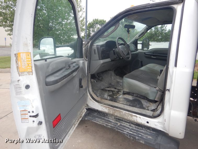 image for item IT9193 2006 Ford F450 Super Duty XL  flatbed truck