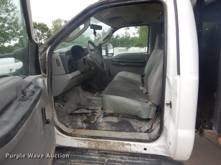 image for item IT9193 2006 Ford F450 Super Duty XL  flatbed truck