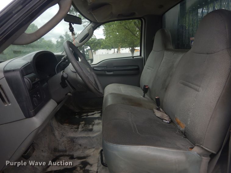 image for item IT9193 2006 Ford F450 Super Duty XL  flatbed truck