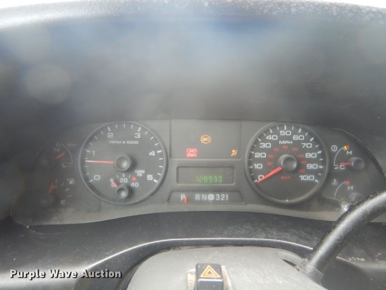 image for item IT9193 2006 Ford F450 Super Duty XL  flatbed truck