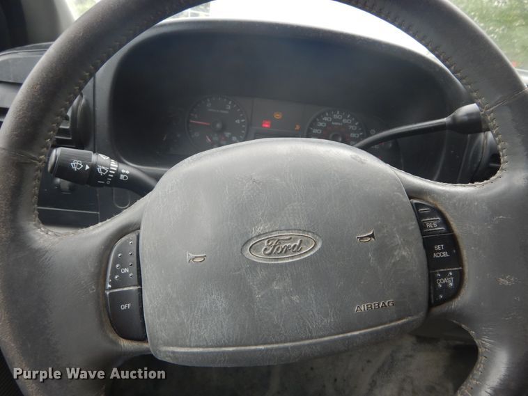 image for item IT9193 2006 Ford F450 Super Duty XL  flatbed truck